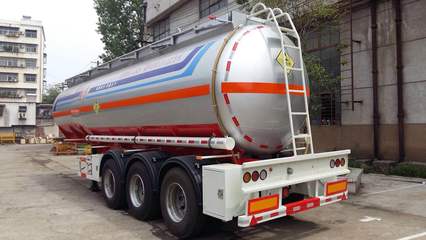不銹鋼甲醇半掛車 適配乙醇燃料的技術(shù)革新與市場(chǎng)前瞻
